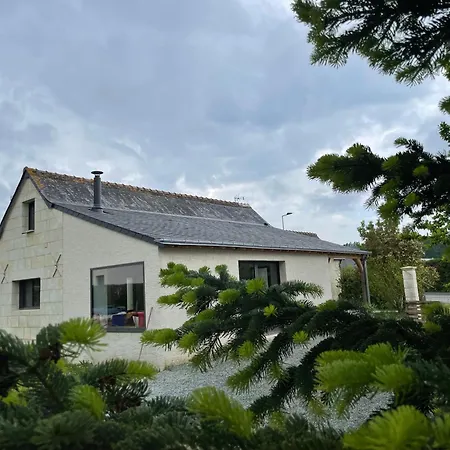 Pierre De Jade Neuille-Pont-Pierre