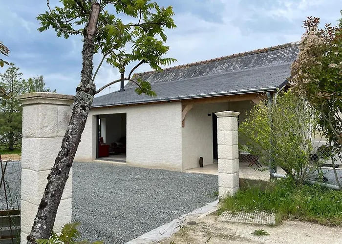 Pierre De Jade Neuille-Pont-Pierre