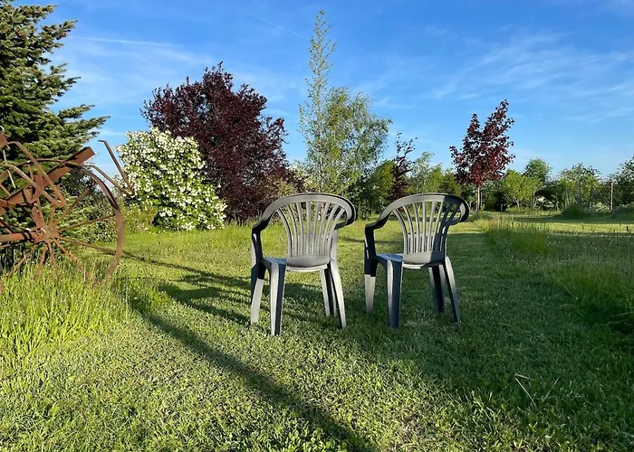 Pierre De Jade Neuille-Pont-Pierre